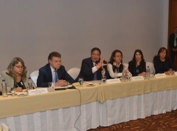 Imagen presidente santos con sus asesores e la superintendencia de sociedades Imagen presidente santos con sus asesores e la superintendencia de sociedades