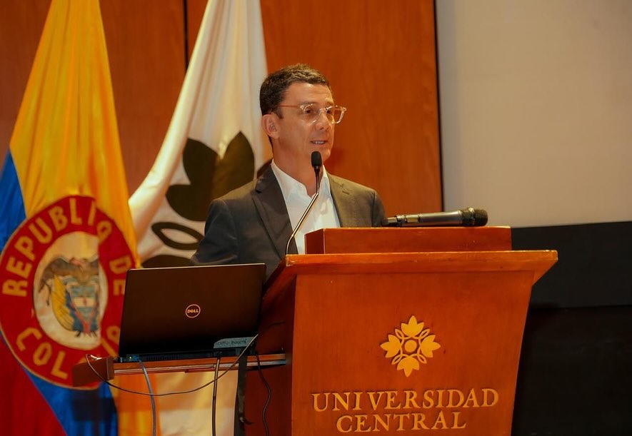 Lección Inaugural de la Facultad de Ciencias Empresariales y Jurídicas de la Universidad Central Lección Inaugural de la Facultad de Ciencias Empresariales y Jurídicas de la Universidad Central